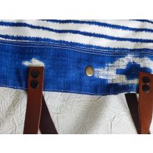 Mintás vászontáska valódi bőr vállpántokkal