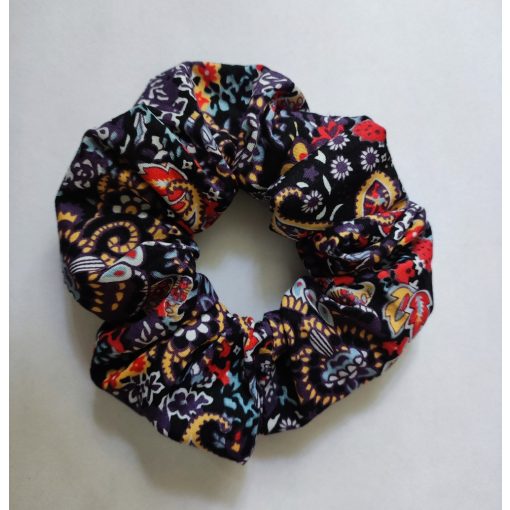 Scrunchie textil hajgumi fekete mintás