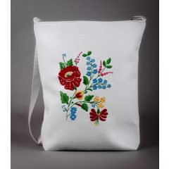 Fehér bőrtáska kalocsai hímzéssel