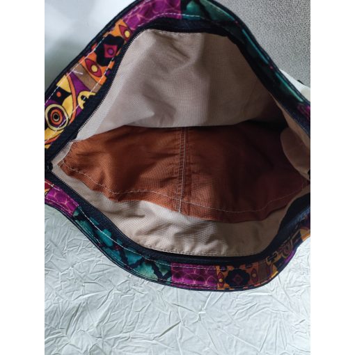 Közepes méretű váll-és oldaltáskák