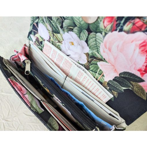 Rózsamintás sokzsebes pénztárca