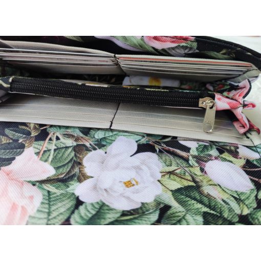 Rózsamintás sokzsebes pénztárca