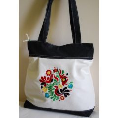 Női válltáska matyó hímzéssel